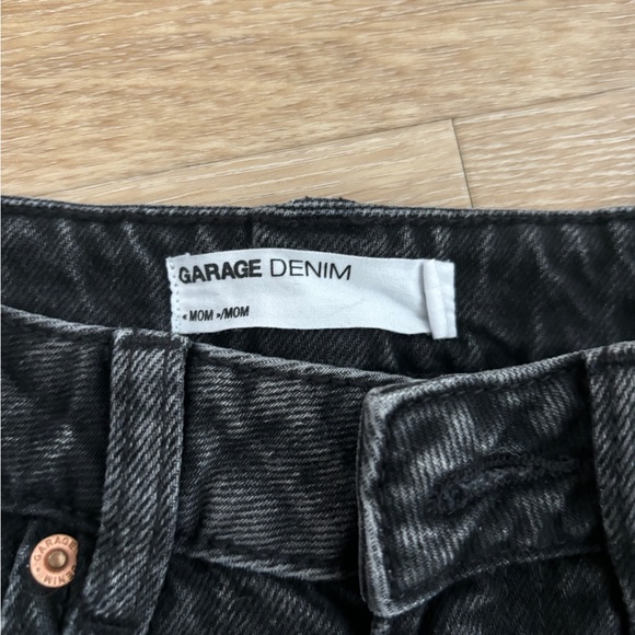 GARAGE BLACK MOM JEANS - SIZE 0 - WORN ONCE - Picture 2 of 5